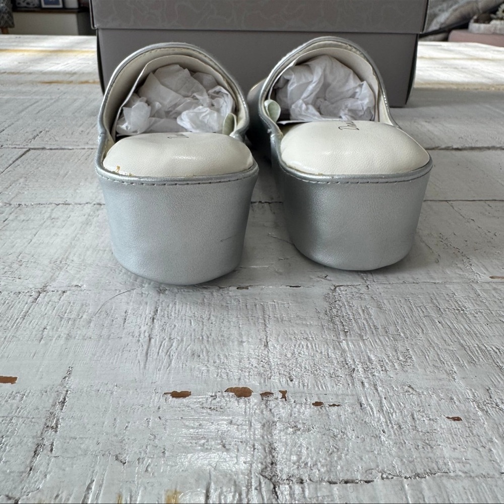 Daniel Green Denise Wedge Slippers NEW size 7 Metallic House Shoes‎ Mules - Picture 4 of 10